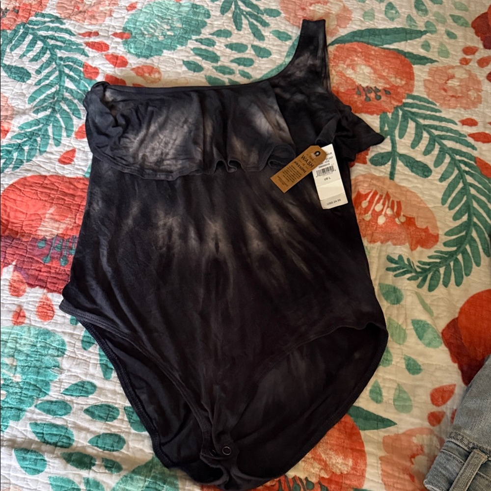 Black One-Shoulder Bodysuit